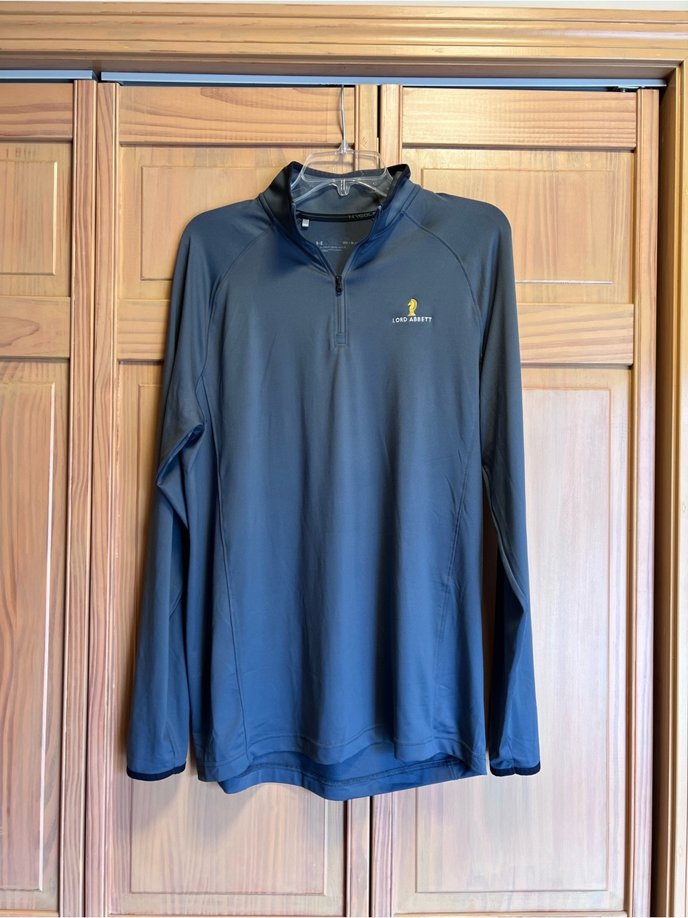 Under Armour men’s medium shirt